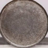 سینی مسی قدیمی|کلکسیون اشیاء عتیقه|صباشهر, |دیوار