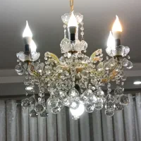 یک عدد لوستر زیبا