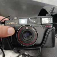 دوربین عکاسی  قدیمی و تمیز با کیف