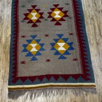 «گلیم تمیز و سالم/بدون لکه و پارگی/مناسب دکور»