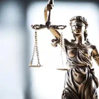 وکیل پایه یک دادگستری