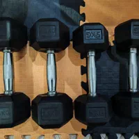 وسایل بدنسازی خانگی (دمبل، دستگاه چندمنظوره، وزنه)