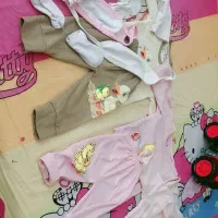 تعدادی لباس نوزادی