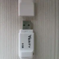 فلش 8GB برند VERITY در حد نو و بدون استفاده