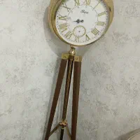 فروش دو عدد ساعت ایستاده و دیواری