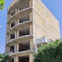 نگهبان برای ساختمان نیمه کاره نیاز دارم