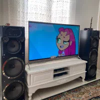 تلویزیون به همراه اسپیکر