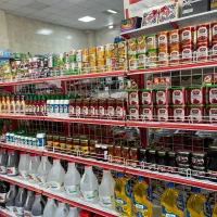 فروشنده وهمکار خانم