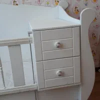 تخت نوزاد + تشک مخصوص نوزاد + لحاف و پرده کیتی.|تخت و صندلی بچه|کرج, باغستان|دیوار