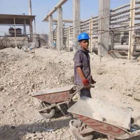 کارگر ساده جهت خاک برداری و کارهای ویگر