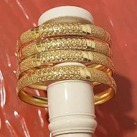 چهار عدد النگوی شیک با رنگ طلایی ثابت و همیشگی