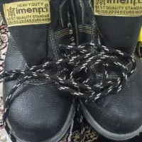 ۱جفت کفش نوک آهنی و دو جفت چکمه های نپوشیده شده|کیف، کفش، کمربند|مریوان, |دیوار