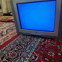 تلویزیون و دستگاه سه دیسک