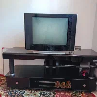 میز تلویزیون و تلویزیون