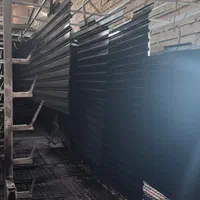 کارگر جوان در کارگاه