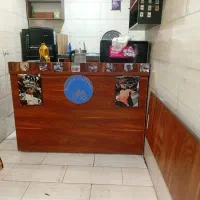 وسایل مغازه شامل کانتر، میز دیواری، گاز صفحه‌ای و