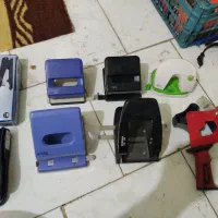 تعدادی پانچ منگنه وجاچسبی پهن همش ۲.۵۰۰