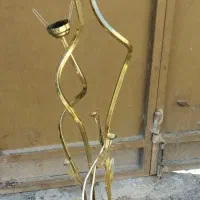 آباژور ایستاده