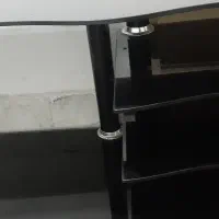 تلویزیون کارکرده و میزتلویزیون درحد نو فروش فوری|میز تلویزیون|رشت, باهنر|دیوار