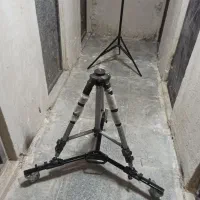 سه‌پایه دوربین فیلمبرداری چرخدار نو یکی معمولی