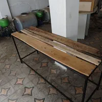 میز آهنی محکم