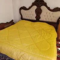 تخت دو نفره با تشک. چوب