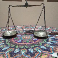 تعدادی لوازم قدیمی برنجی ورق بزنید