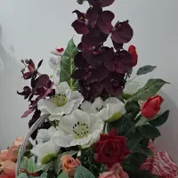 گل مصنوعی و گلدان