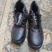 کفش ایمنی و دستکش