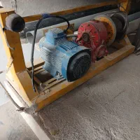 بالابر سه فاز  موتوژن.در حد نو با پایه و سیم بکسل