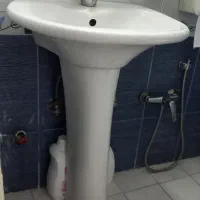 روشویی قدیمی به همراه شیر