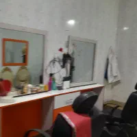 لوازم آرایشی ومغازه رو هم کرایع میدم