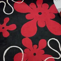 چند تخته فرش ۶ و ۴ متری به فروش میرسد