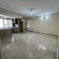 55 متری با پارکینگ مزاحم بخت آزاد/املاک محمودزاده