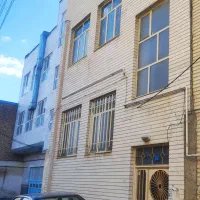 خانه دو و نیم طبقه