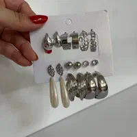 گوشواره دستبند انگشتر گردنبند بدلیجات