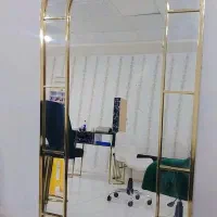 اینه قدی و صندلی سالن