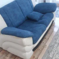 مبل تمیزمرتب فقط قسمت چرم پوست شده