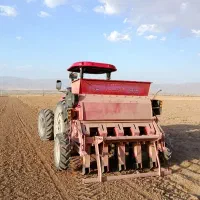 کاشت مکانیزه زعفران با دستگاه اتومات 9 ردیف