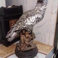 مجسمه عقاب