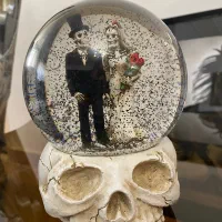 گوی موزیکال طرح عروس مردگان