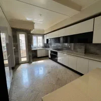 ۲۳۰متر/۳خواب۱مستر/فول امکانات غرق نور در اختیاریه