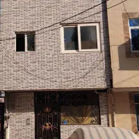 خانه ویلایی دو طبقه و نیم دوبلکس نوساز و تمیز .