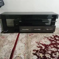 میز تلویزیون شیشه ای و ام دی اف