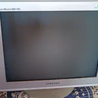 مانیتور کامپیوتر سالم