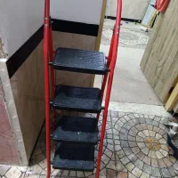 تعدادی وسایل منزل ب فروش می‌رسد همگی در حد نو‌