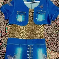 تعداد زیادی لباس نو و دسته دوم