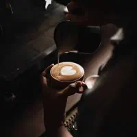 نیازمند کمک باریستای خانوم