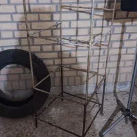 چهار پایه آهنی