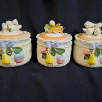 ظروف قدیمی و مجسمه